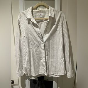 Vineyard Vines grey and white striped button down